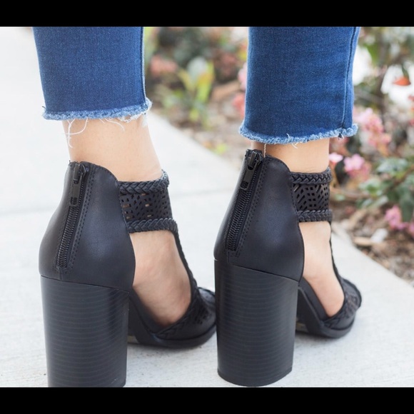 Black laser cutout bootie with braided detail - Picture 5 of 8